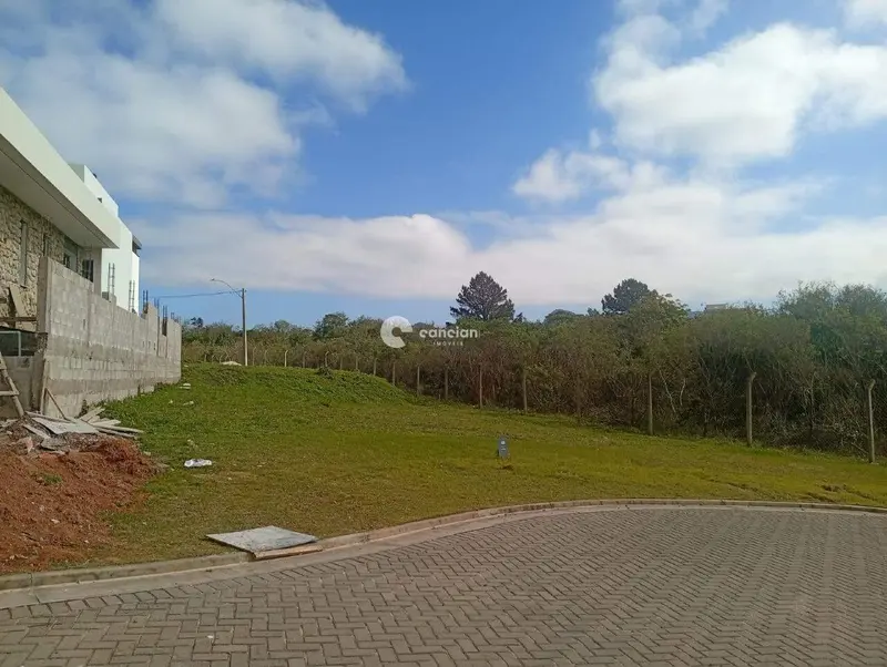 Terreno à venda no Camobi: 