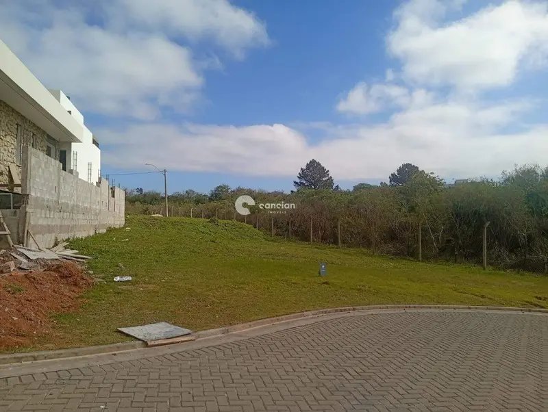 Terreno à venda no Camobi: 