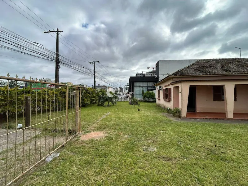 Terreno à venda no Camobi: 
