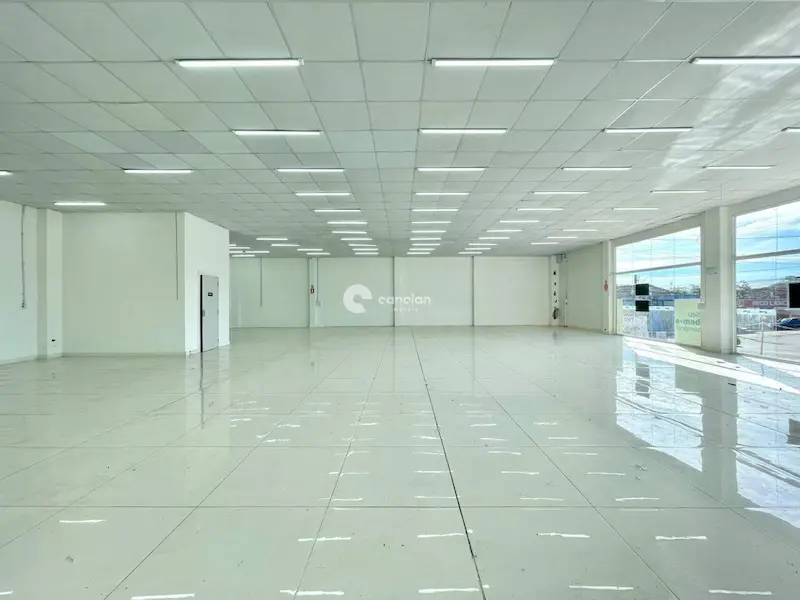 Pavilhão à venda no Centro: