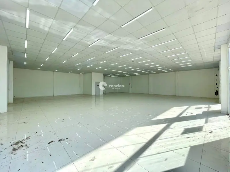 Pavilhão à venda no Centro: