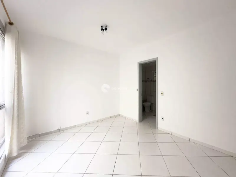 Kitnet à venda no Centro: 