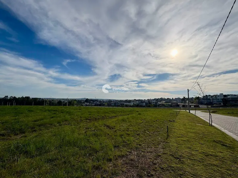 Terreno em condomínio à venda no Tomazetti: 