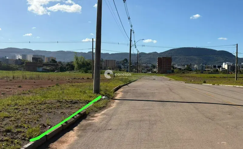 Terreno à venda no Camobi: 