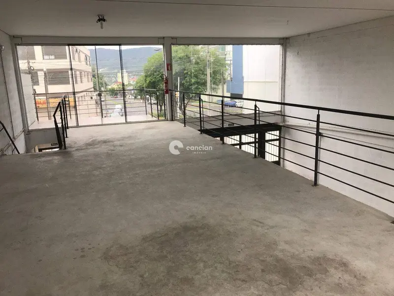 Pavilhão à venda no Centro: 